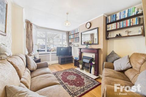63 Fernside Avenue, Feltham, TW13 7BJ