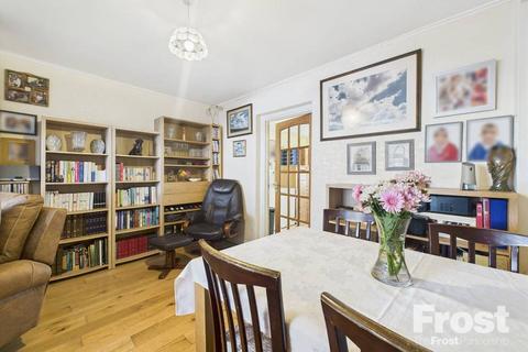 63 Fernside Avenue, Feltham, TW13 7BJ
