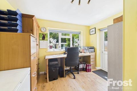 63 Fernside Avenue, Feltham, TW13 7BJ