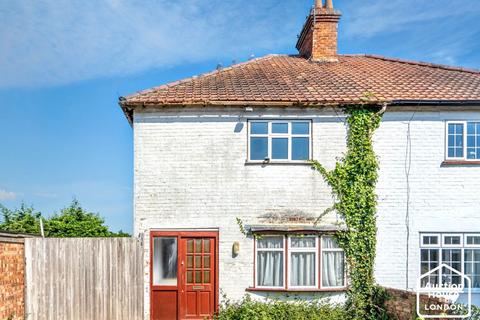 2 bedroom semi-detached house for sale, 16 The Street, Wrecclesham, Farnham, Surrey, GU10 4PR