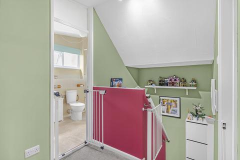 21, Eaton Court Regency Walk, Croydon, CR0 7US
