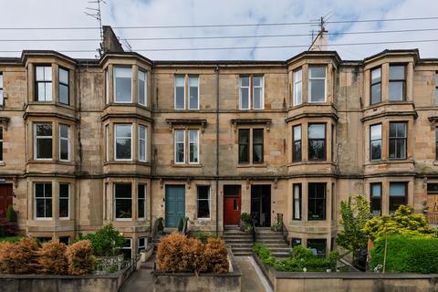 2/2, 13 Hayburn Crescent, Glasgow, G11 5AX