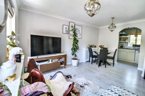 44 Lennox Close, Chafford Hundred, Grays, RM16 6AP
