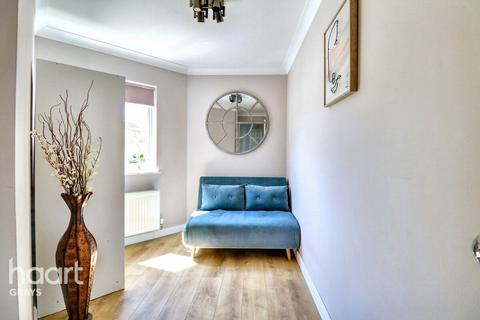 44 Lennox Close, Chafford Hundred, Grays, RM16 6AP