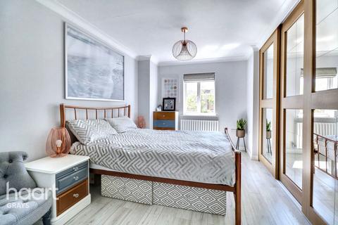44 Lennox Close, Chafford Hundred, Grays, RM16 6AP