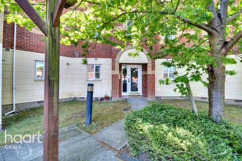 44 Lennox Close, Chafford Hundred, Grays, RM16 6AP