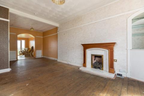 16 Hillview Drive, Clarkston, Glasgow, G76 7JD