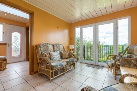 16 Hillview Drive, Clarkston, Glasgow, G76 7JD