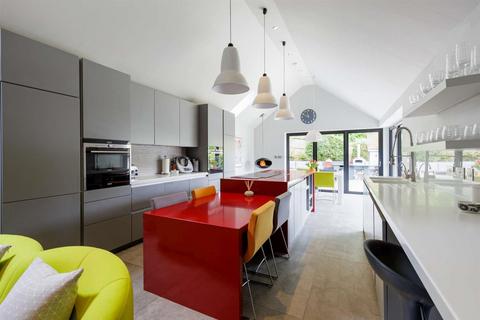 5 bedroom cottage for sale, Aldershot Road, Guildford