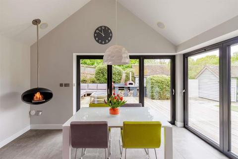5 bedroom cottage for sale, Aldershot Road, Guildford