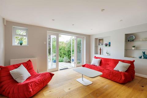 5 bedroom cottage for sale, Aldershot Road, Guildford