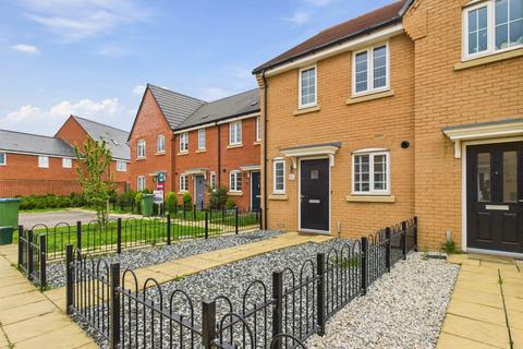 2 bedroom semi-detached house to rent, Quindell Close, Aylesbury HP18