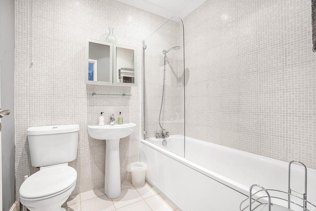 En-Suite Bathroom