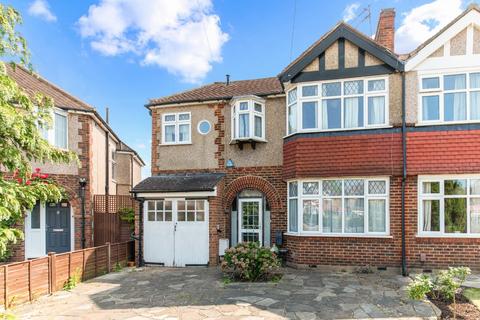 40 Dundela Gardens, Worcester Park, KT4 8UB