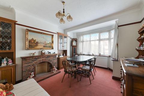 40 Dundela Gardens, Worcester Park, KT4 8UB