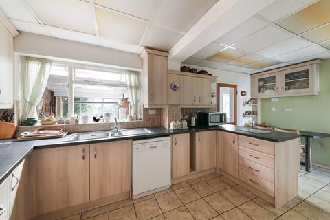 40 Dundela Gardens, Worcester Park, KT4 8UB
