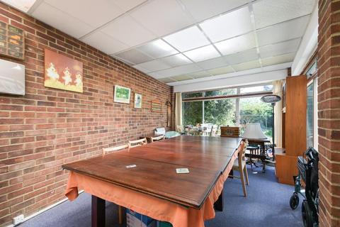 40 Dundela Gardens, Worcester Park, KT4 8UB
