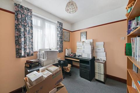 40 Dundela Gardens, Worcester Park, KT4 8UB