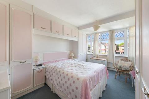 40 Dundela Gardens, Worcester Park, KT4 8UB