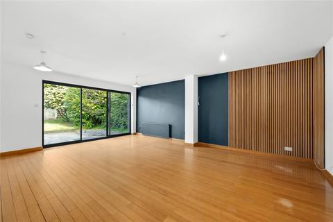 5 Carleton Close, Esher, KT10 8EE