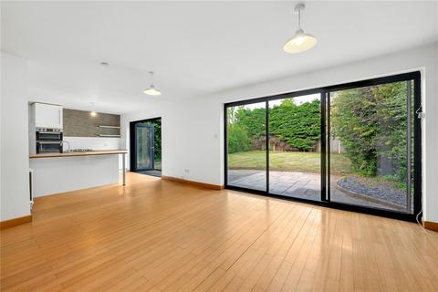 5 Carleton Close, Esher, KT10 8EE