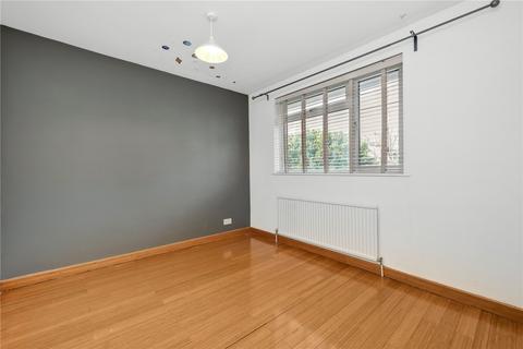 5 Carleton Close, Esher, KT10 8EE