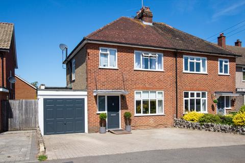 39 Lakes Road, Keston, BR2 6BN