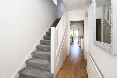 39 Lakes Road, Keston, BR2 6BN