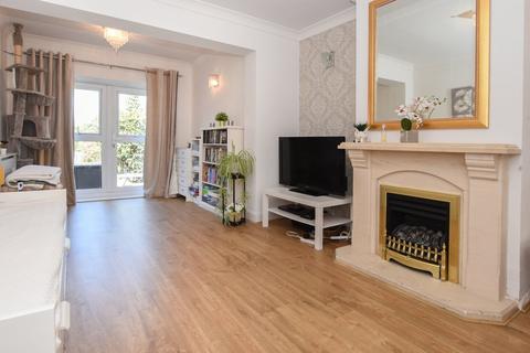 39 Lakes Road, Keston, BR2 6BN