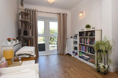 39 Lakes Road, Keston, BR2 6BN