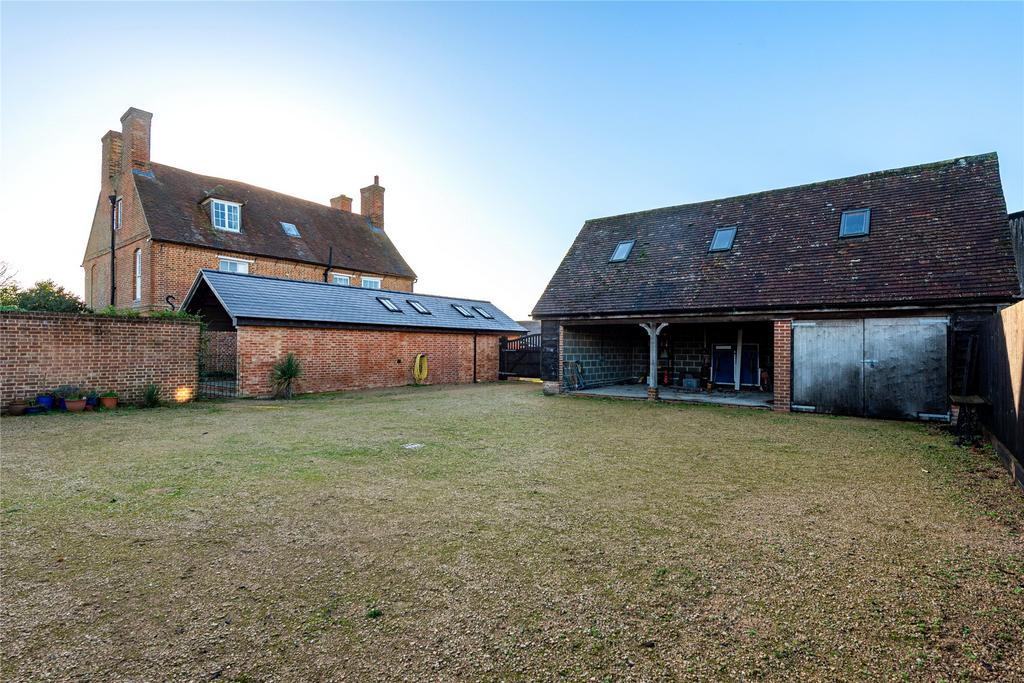 Garage / Parking