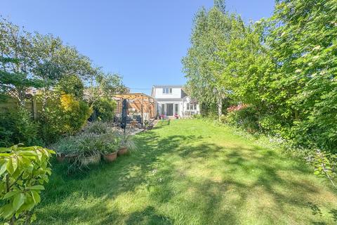 98 Broad Walk, Hockley, SS5 5DG