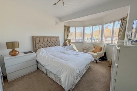98 Broad Walk, Hockley, SS5 5DG