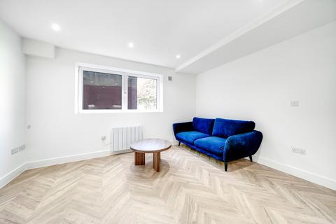 1 bedroom apartment to rent, Hessel Street, London