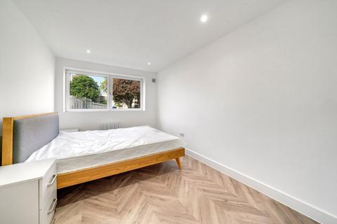 1 bedroom apartment to rent, Hessel Street, London