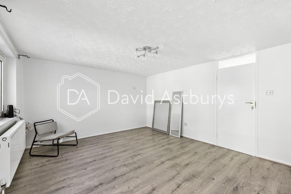 080520258 DAISL 42 Sark Walk  E16 3 PS 015