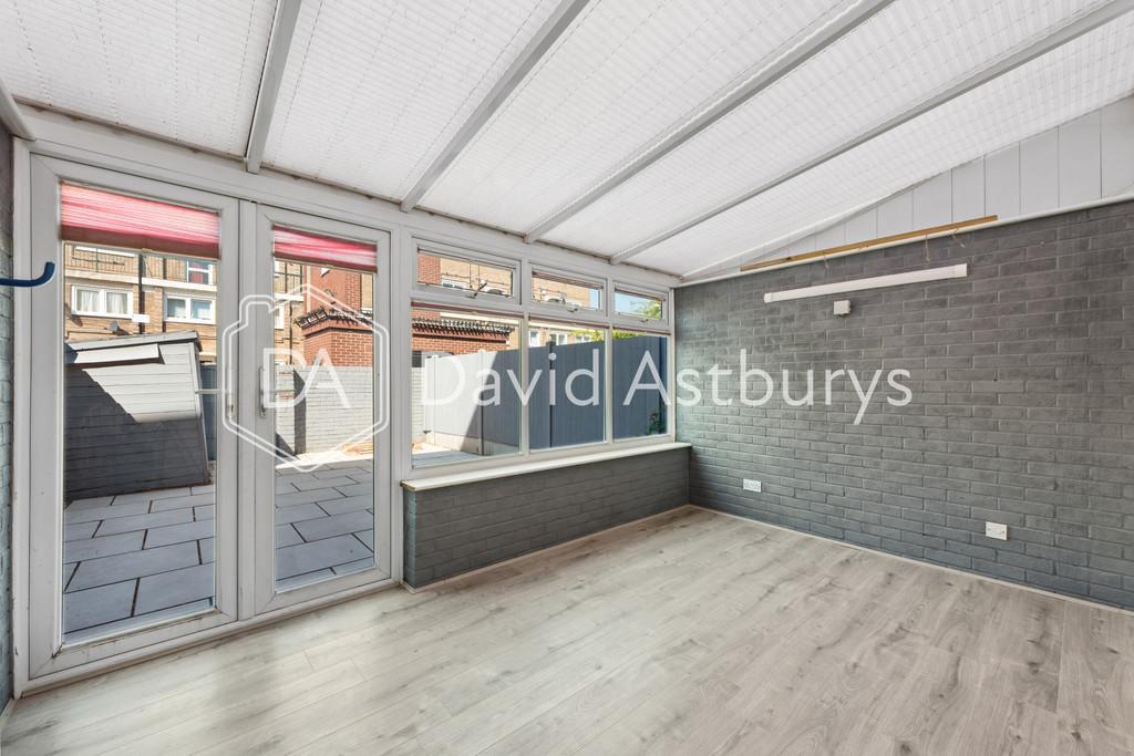 080520258 DAISL 42 Sark Walk  E16 3 PS 010