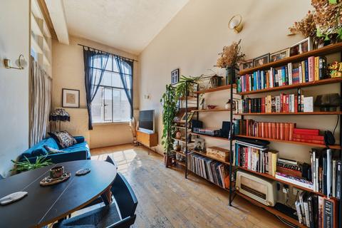 2 bedroom flat for sale, Lexington Building, Bow Quarter, London, E3