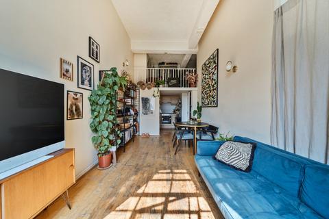 2 bedroom flat for sale, Lexington Building, Bow Quarter, London, E3