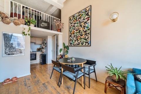 2 bedroom flat for sale, Lexington Building, Bow Quarter, London, E3