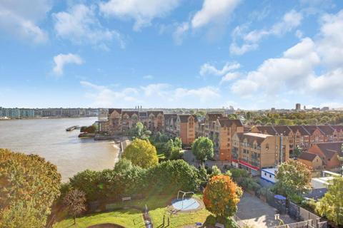 2 bedroom apartment to rent, Kelson House, Stewart Street, London, E14