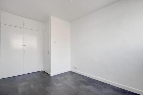 2 bedroom apartment to rent, Kelson House, Stewart Street, London, E14