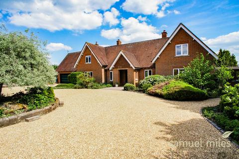 4 bedroom detached house to rent, Wiltshire SN11
