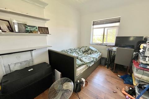3 bedroom terraced house for sale, Goresbrook Road, Dagenham