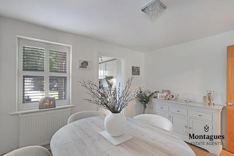 2b Brook Road, Epping, CM16 7BS