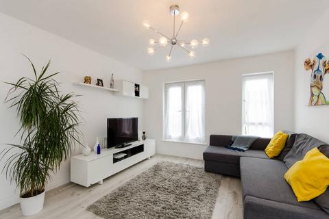 2 bedroom flat to rent, Monarch Mews, Upper Norwood, London, SW16