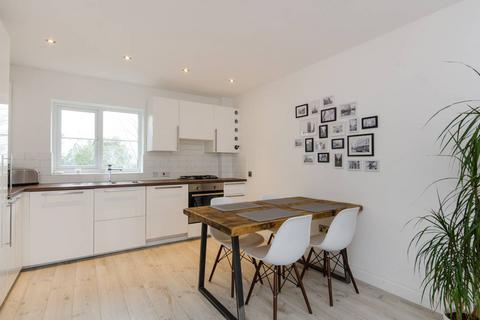 2 bedroom flat to rent, Monarch Mews, Upper Norwood, London, SW16