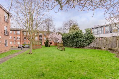 2 bedroom flat to rent, Monarch Mews, Upper Norwood, London, SW16