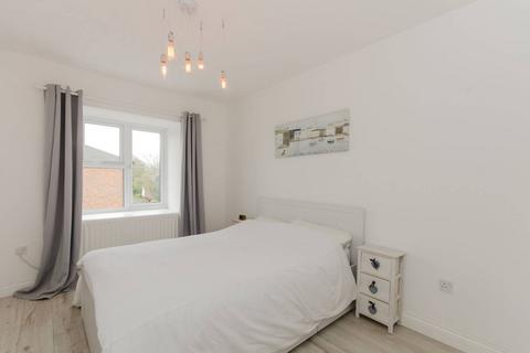 2 bedroom flat to rent, Monarch Mews, Upper Norwood, London, SW16