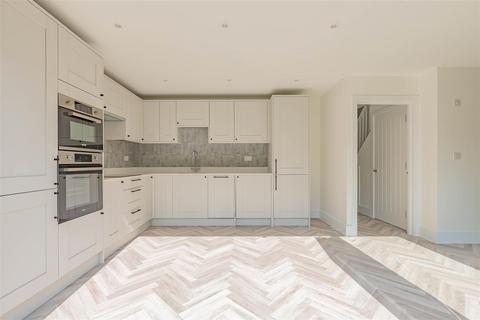 3 bedroom semi-detached house for sale, Staines Road East, Sunbury-On-Thames TW16